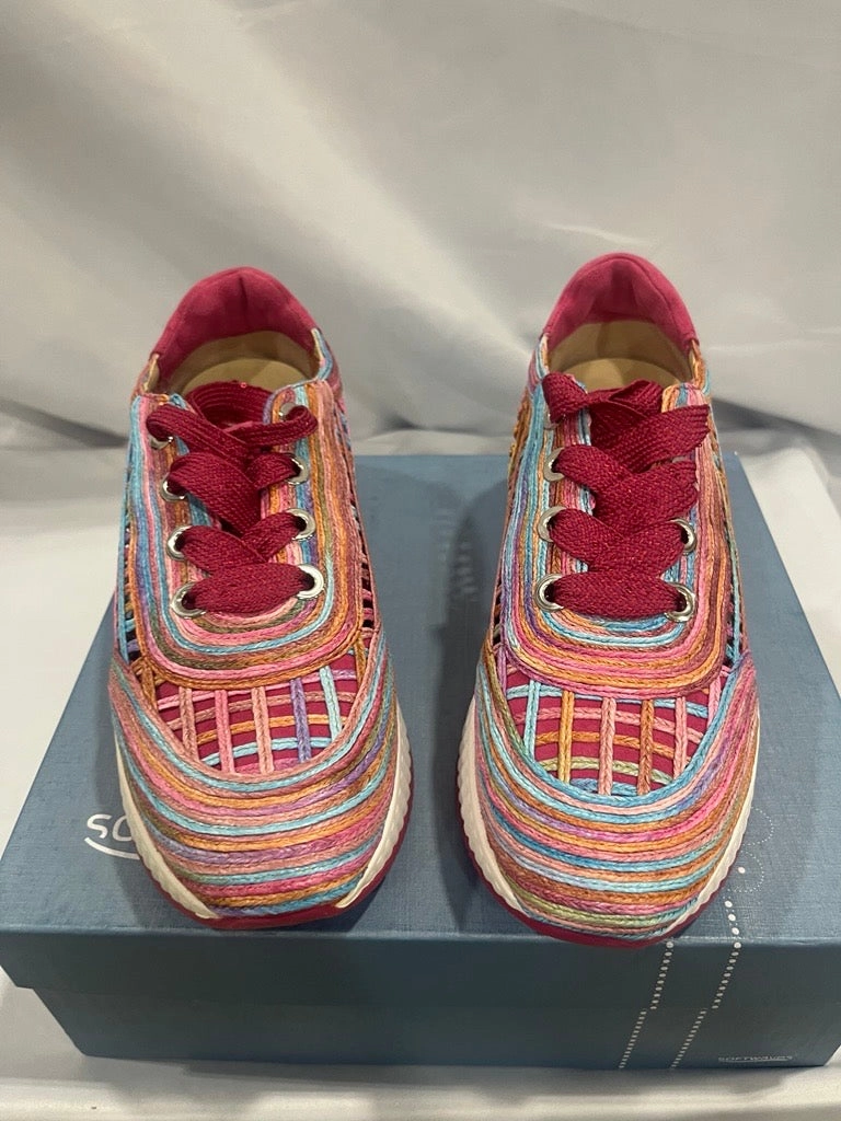 Textured Outsole Pattern Weightless Cushion Technology Women's Ardi Sneakers In Raffia Multi Fuchsia