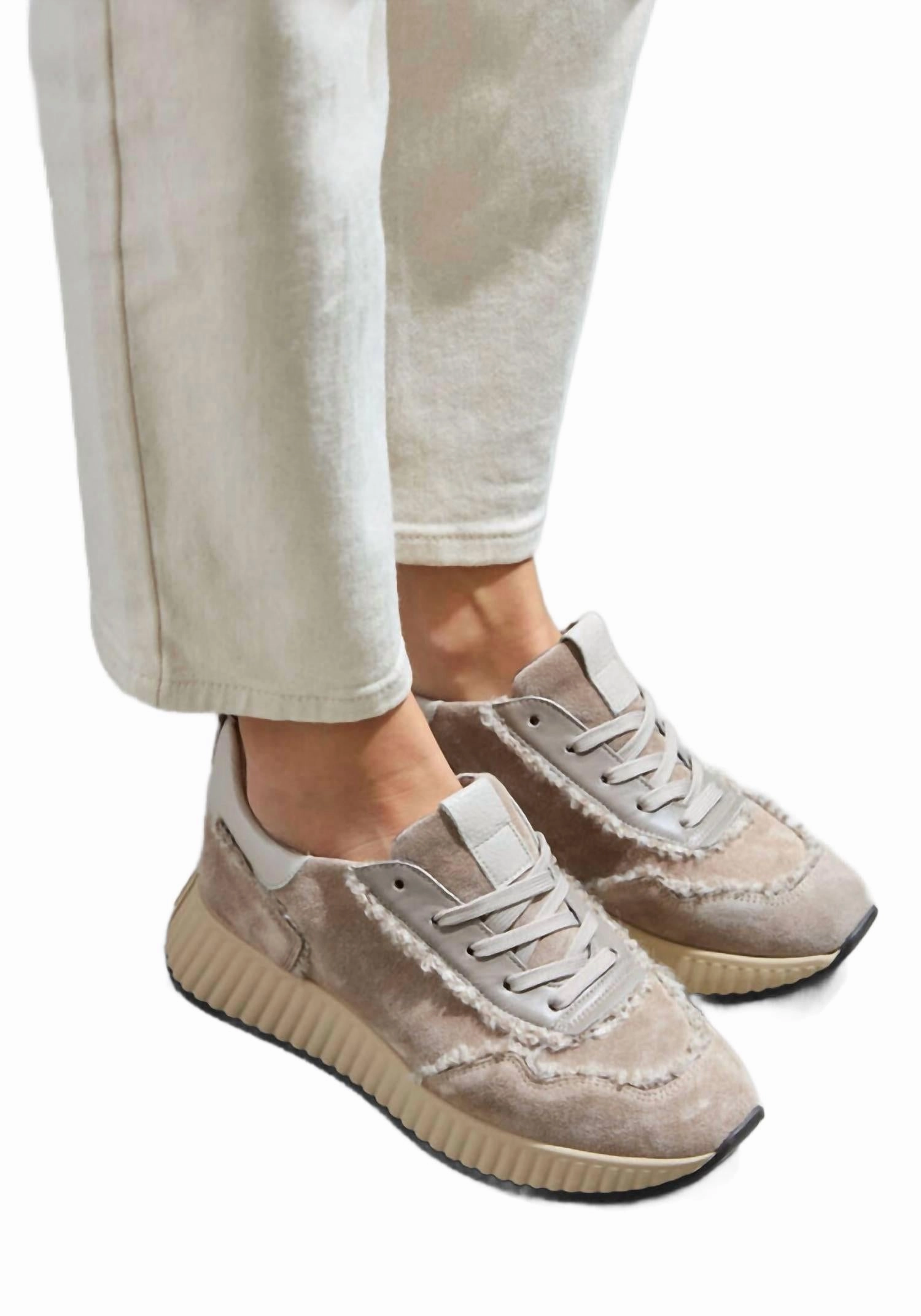 Textured Tread Pattern Alair Sneakers In Taupe/sahara