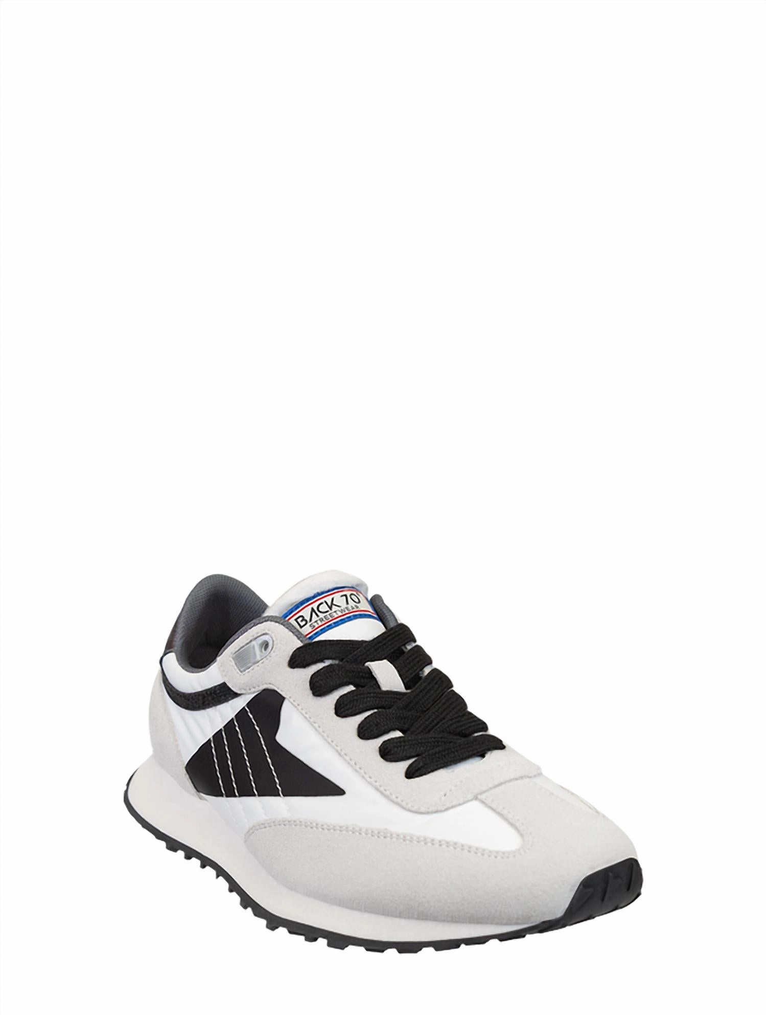 Women's Neon Sneaker In Black Feel Light Ease Wear