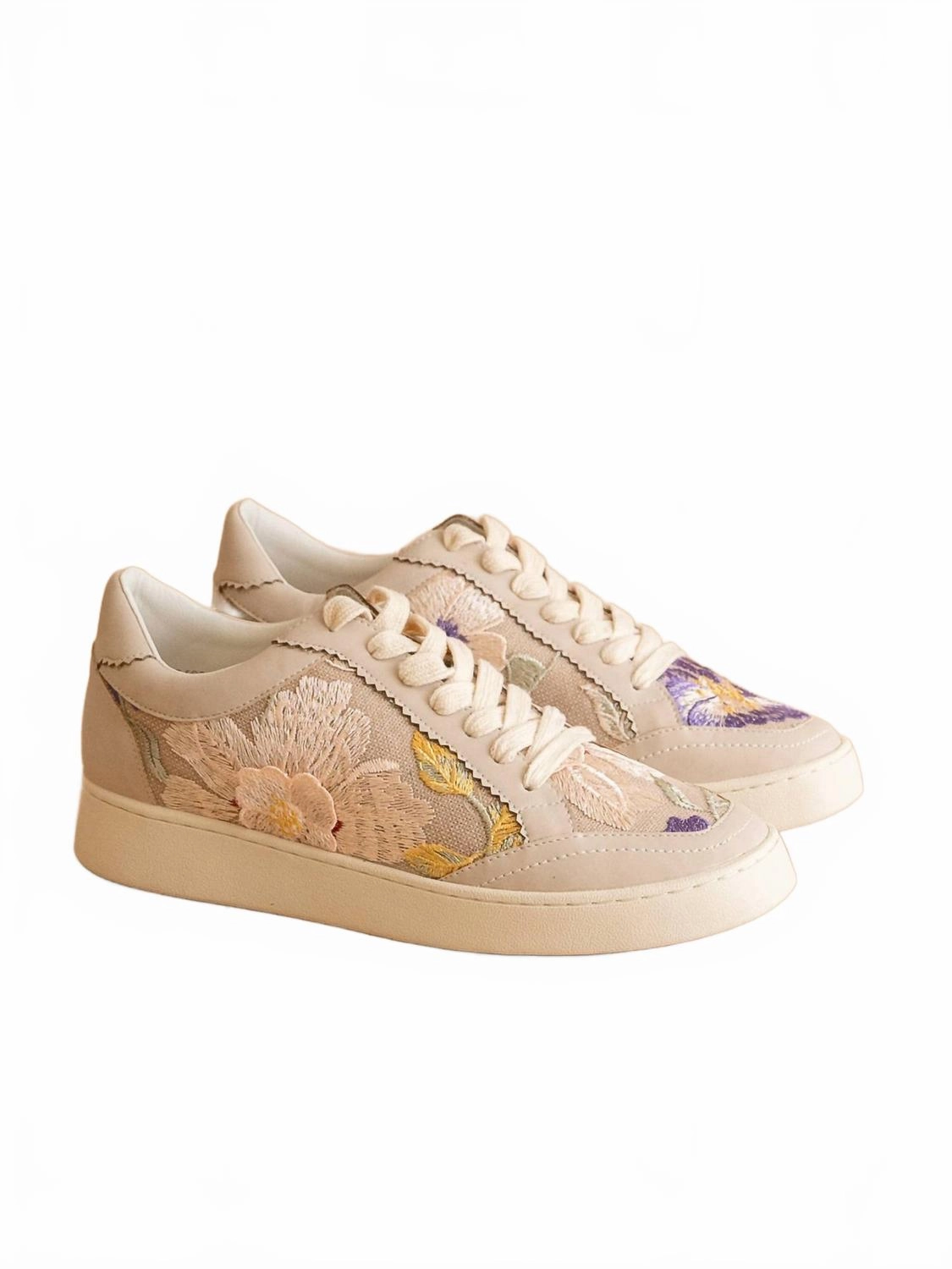 Fashion-forward flexibility Women's The Tammi Sneaker In Beige