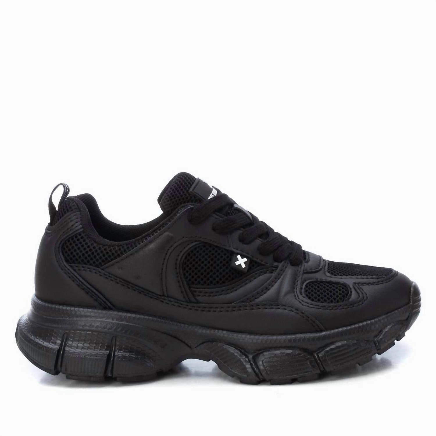 Women's Lace Closure Sneakers In Black Sporty Comfort Rain Ready