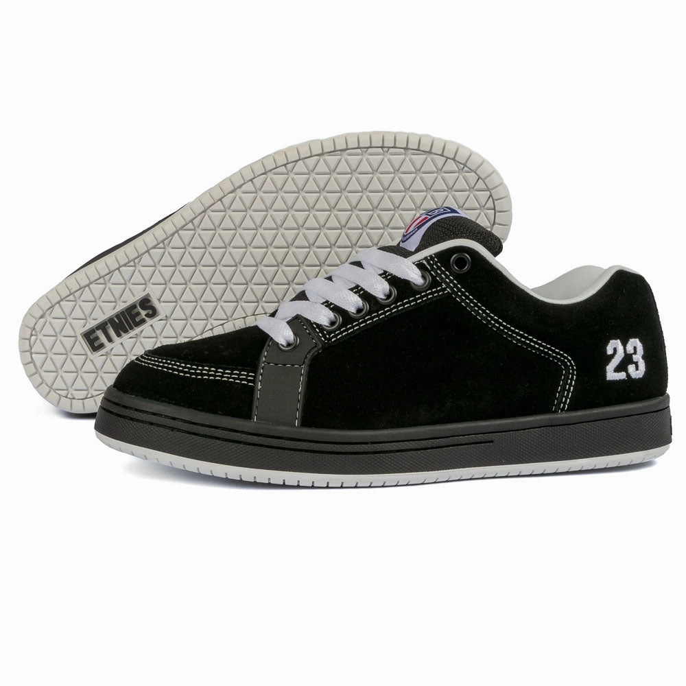 Ventilated Footbed Design Etnies - Sal 23 (Black/White)