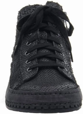 Women's Roundtrip Sneakers In Black Street Grip Smooth Surface