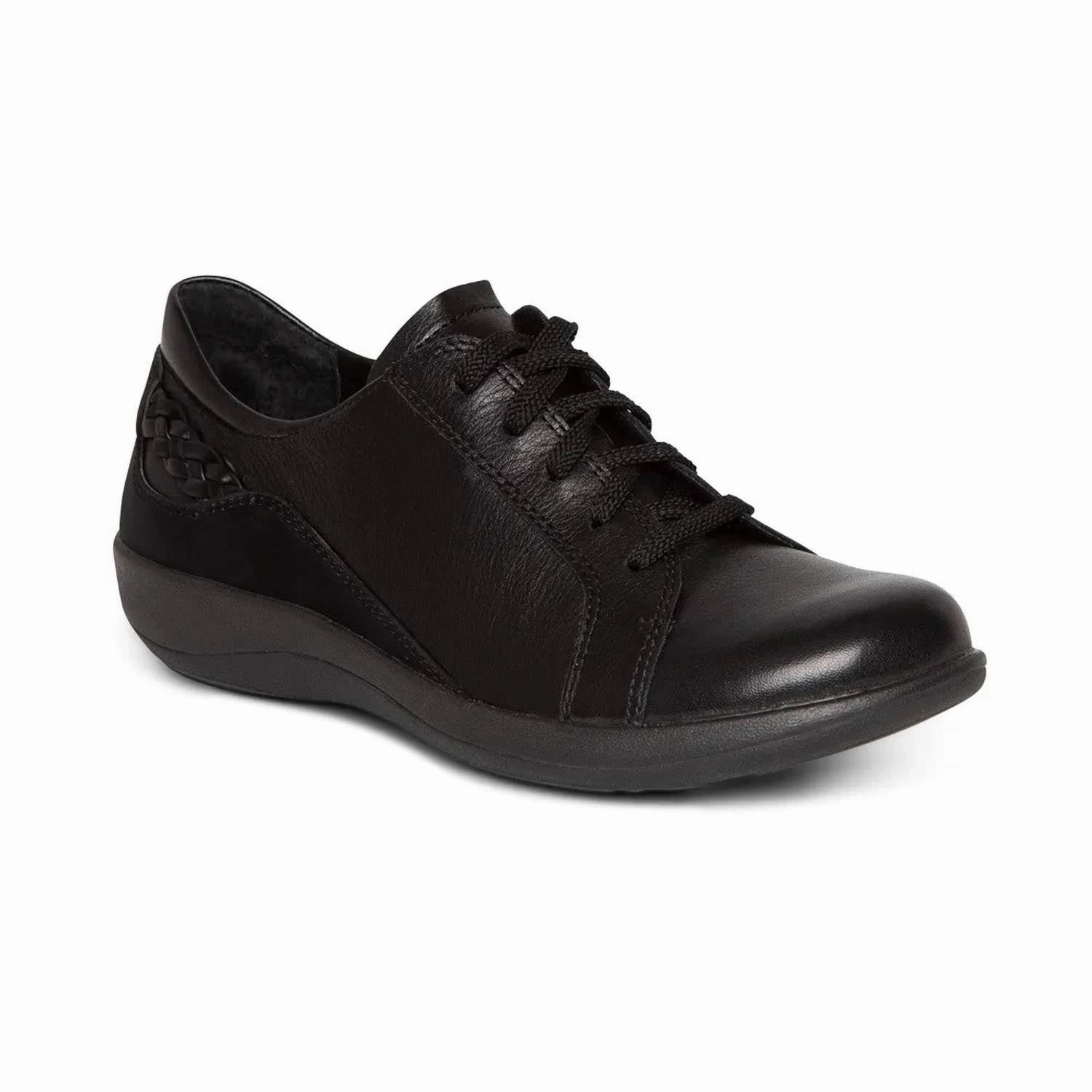 Abrasion Resistant Materials Women Dana Lace Up Oxford In Black