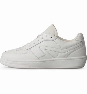Retro Court Sneaker In White Chic Design