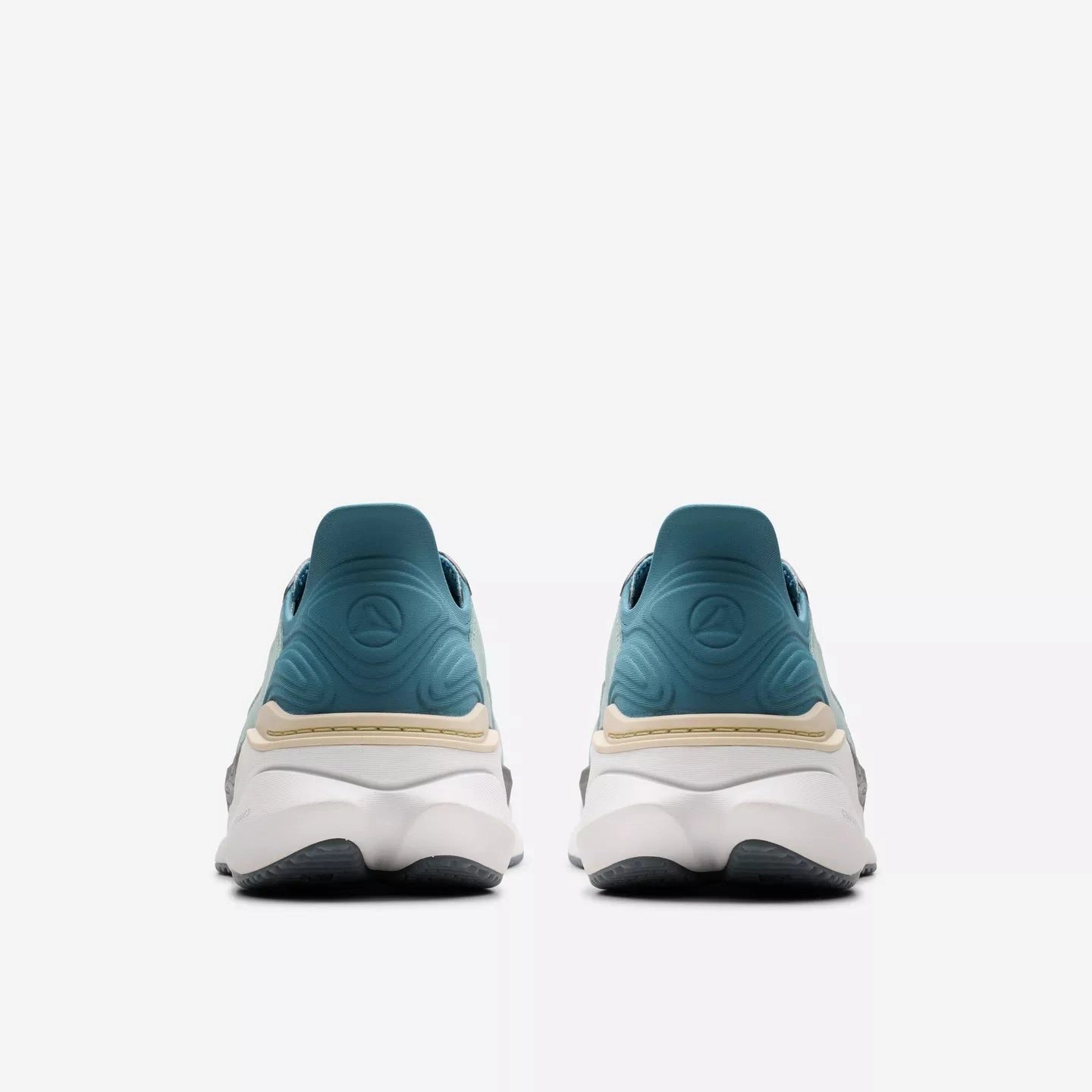 Throw Hike Clarks Women's Pace Sneaker in Aqua Combination