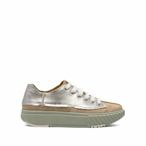 Sleek Profile Trail Support Women's Ray One Sneakers In Champagne