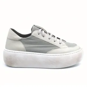 Izar Jazzy Sneaker In Grey Hexagonal Lug Pattern