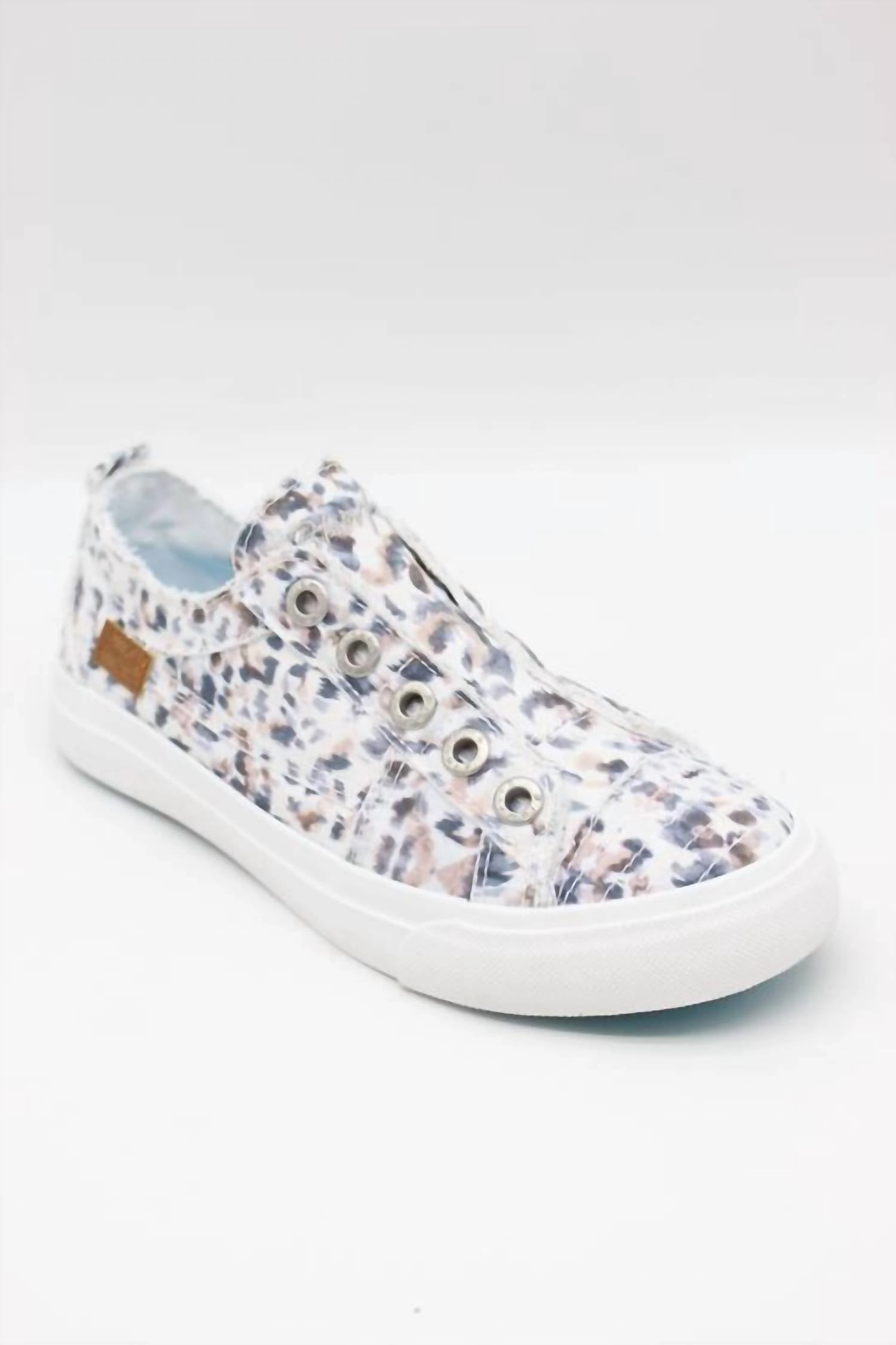 Heel Balance Maximum Support Play Sneaker In Off White Rainforest Leopard