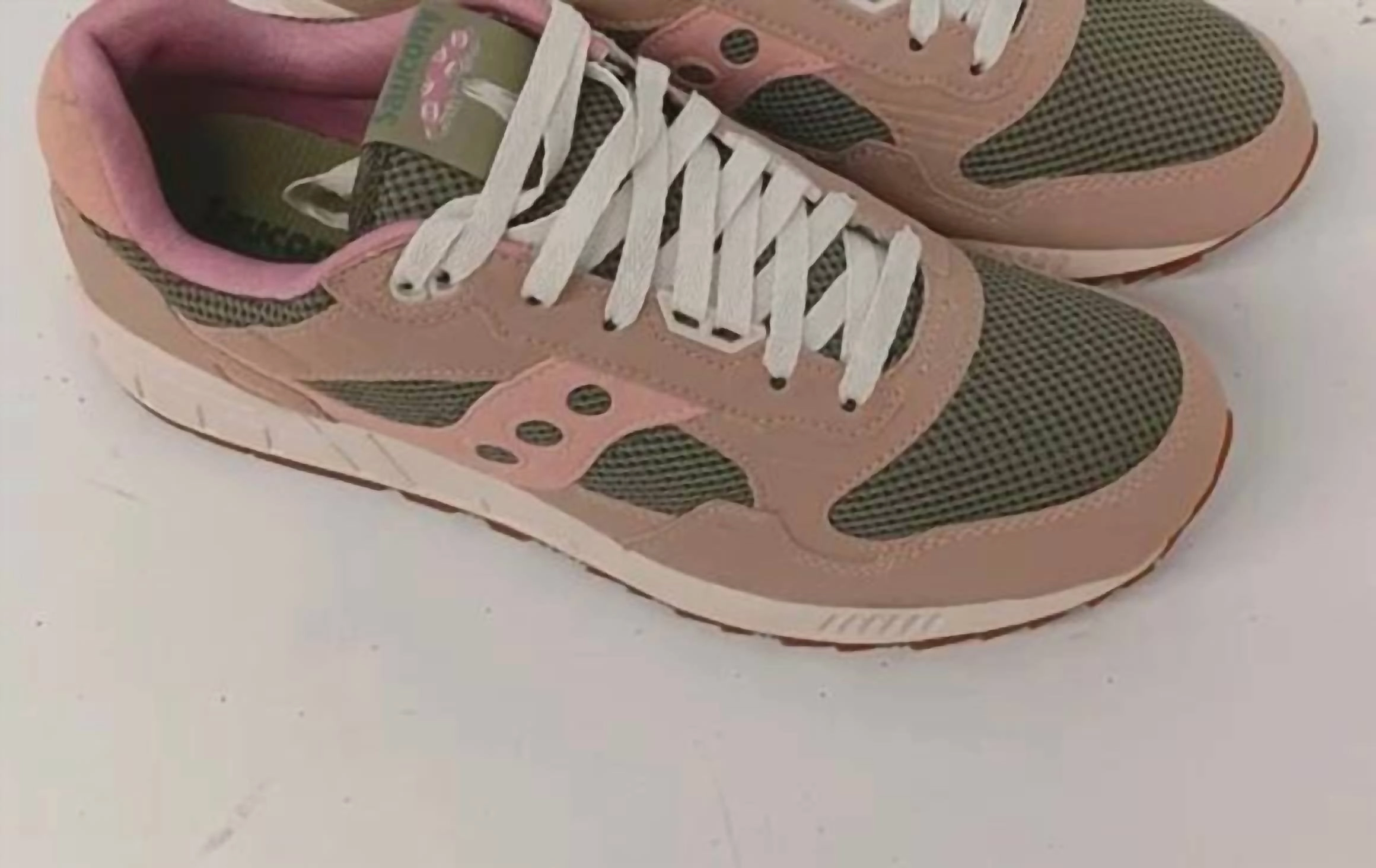 Women's Shadow 5000 Mushroom Low Top Sneakers In Tan/olive Minimalist Layered Design