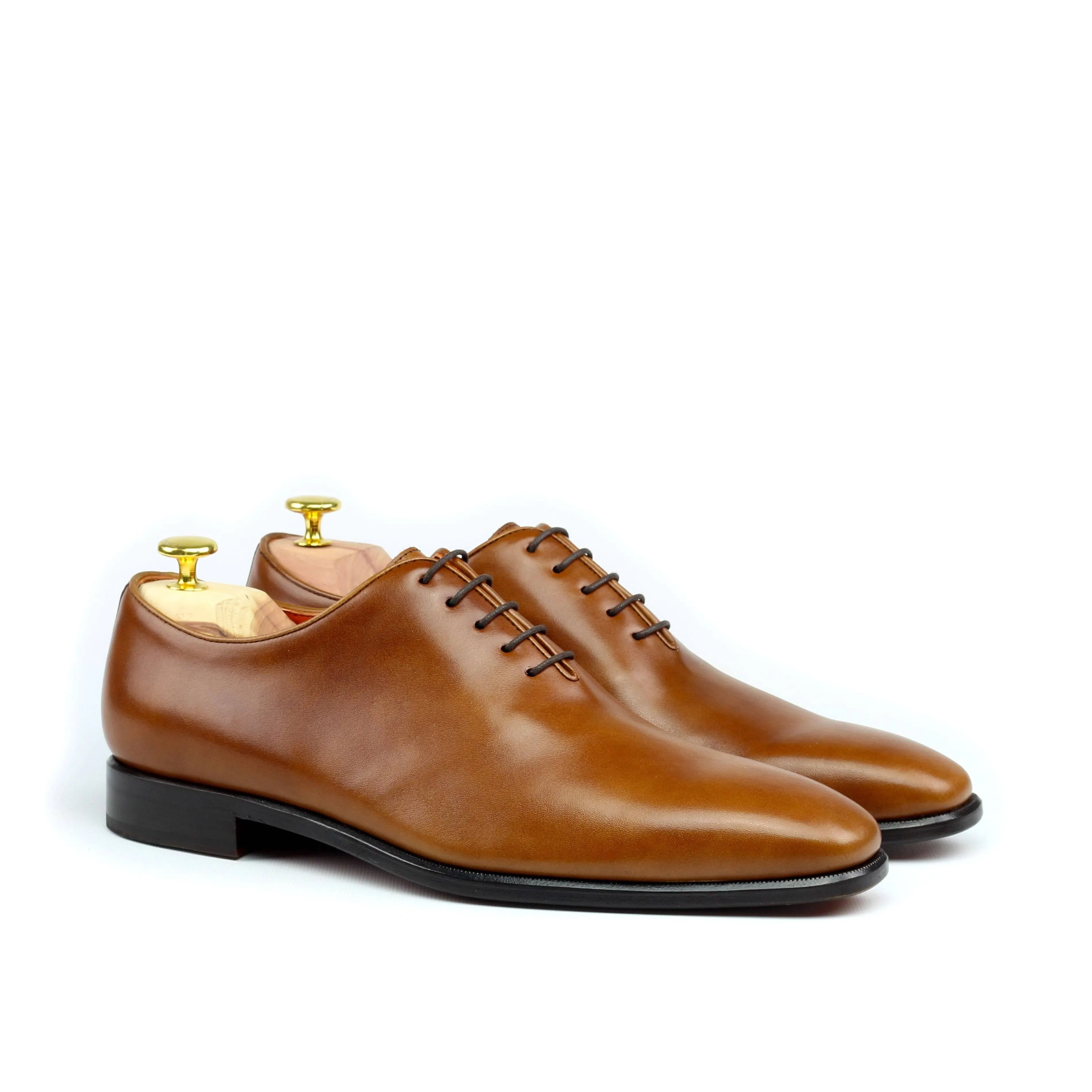EPICTETUS - Unique Handcrafted Golden Brown Wholecut Oxford Formal Dress Shoes by Le Ruux Glossy Layer Client Meeting Focus Look