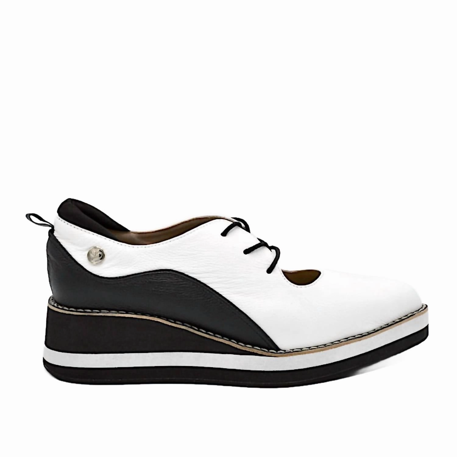 Trendy Style Women's Tempo Oxford Shoes In White/black Leather