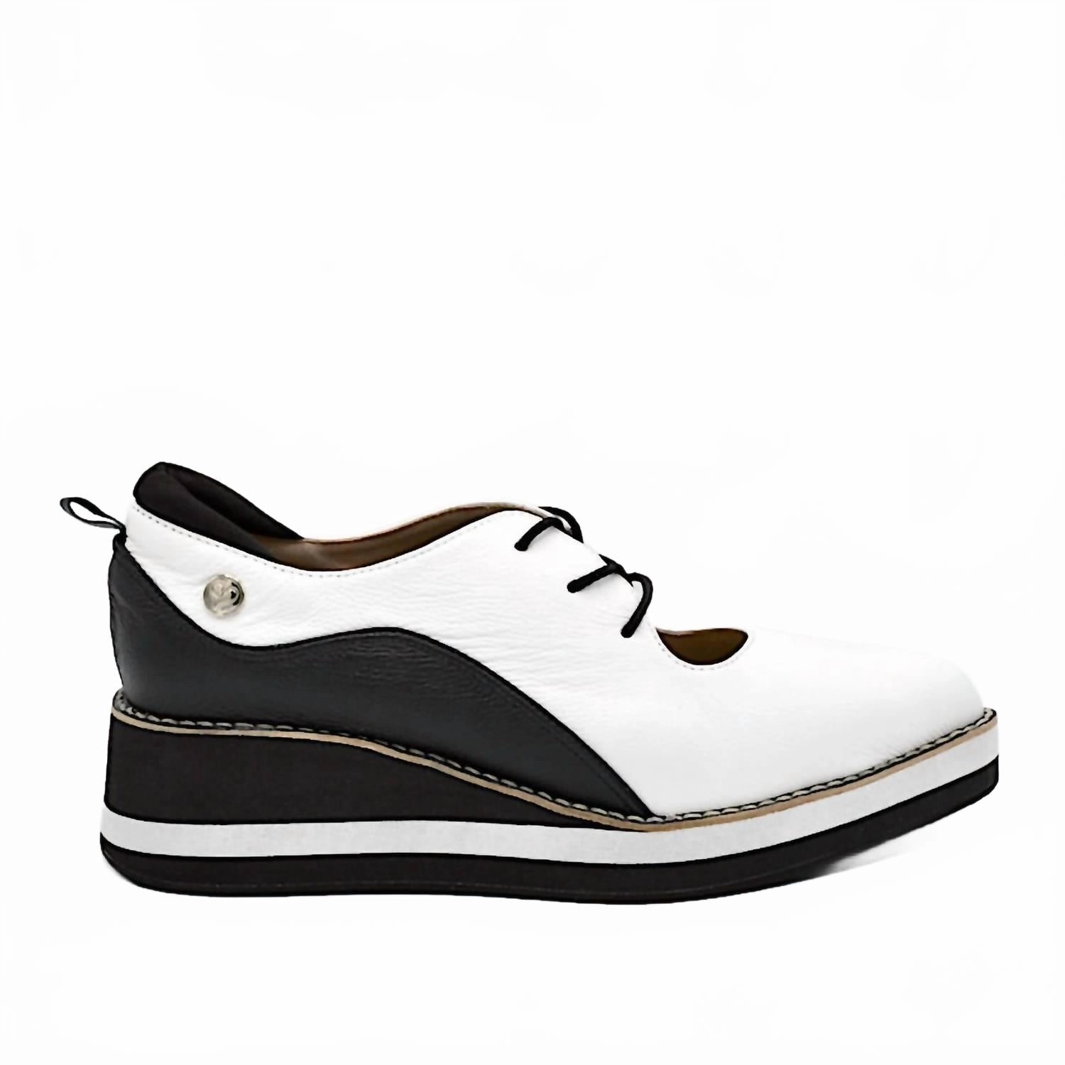 Quick Walk Women's Tempo Oxford Shoes In White/black Leather