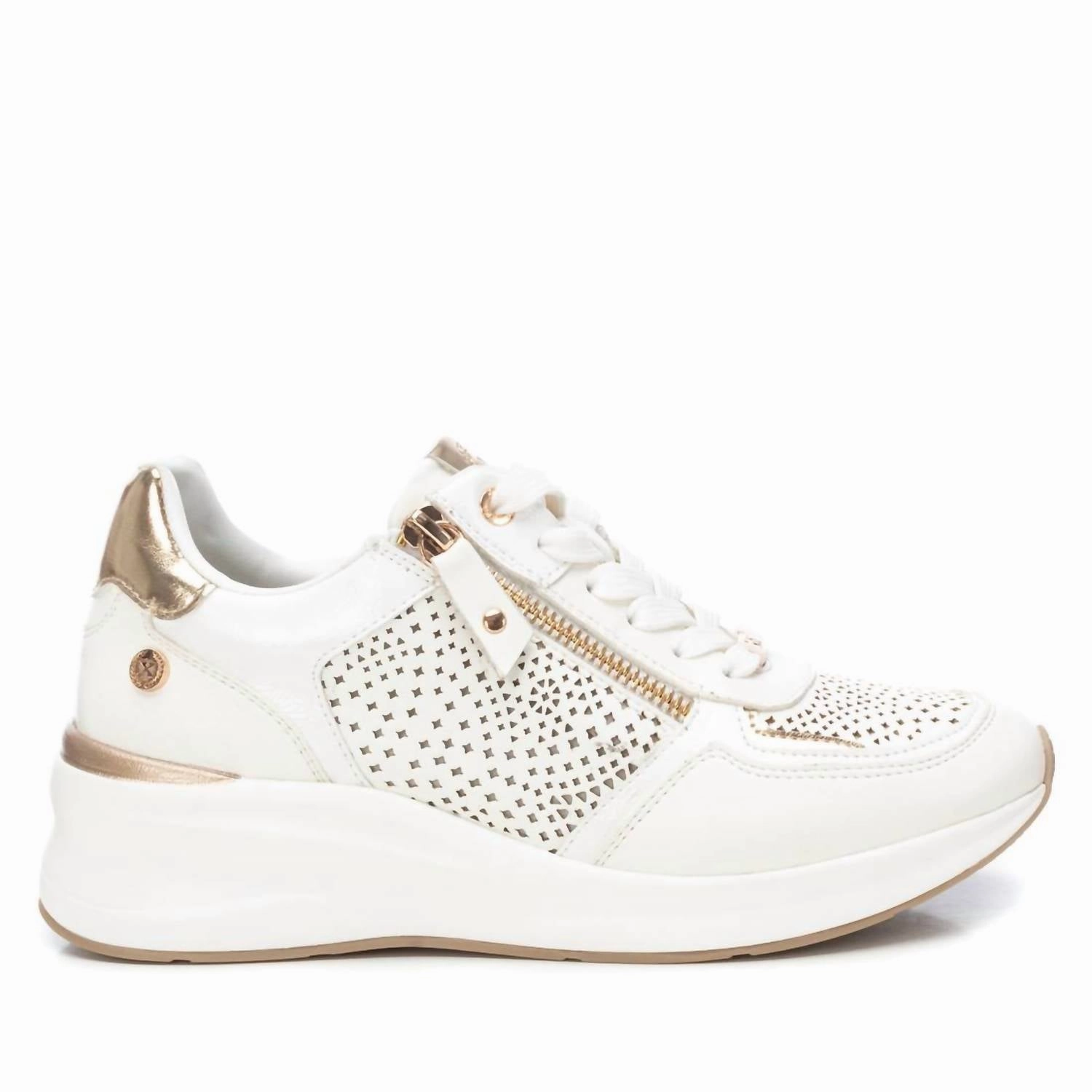 Women's Sneakers In White Comfort Slip
