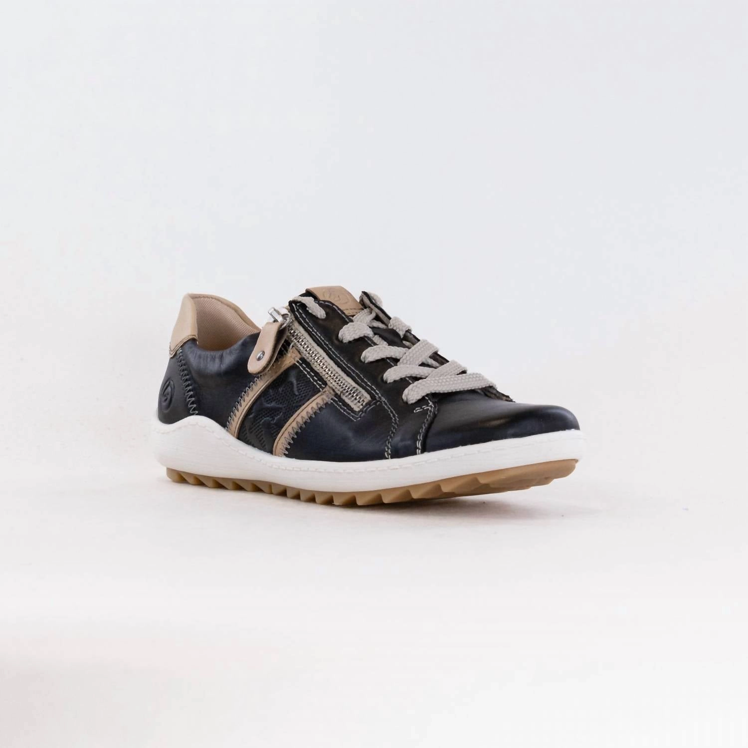 Run Mode Women's Liv Sneaker In Black Leather Combi