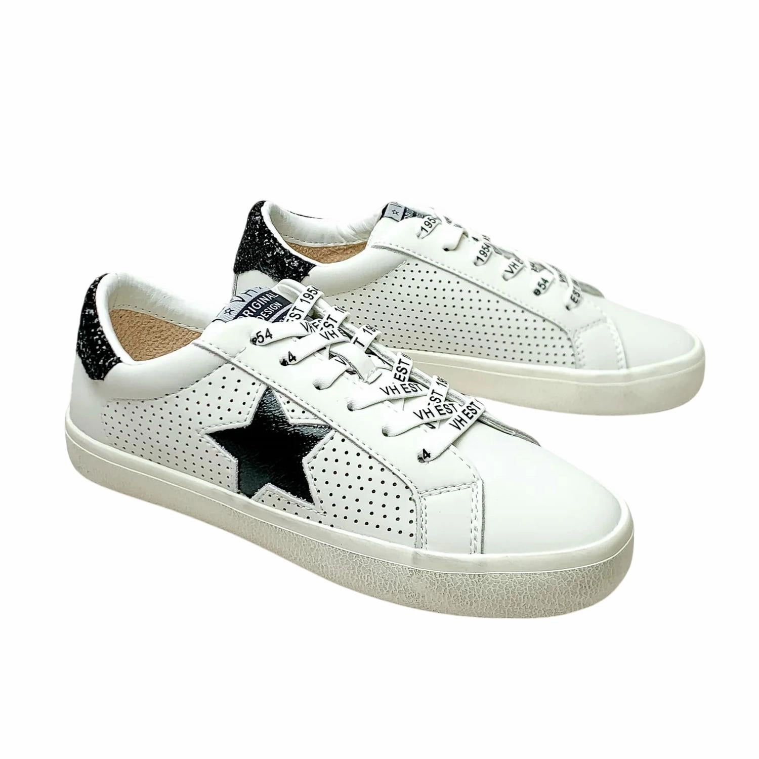 Women's Gadol 28 Sneaker In Black Cracked Metal Stylish Flex Outdoor Activity