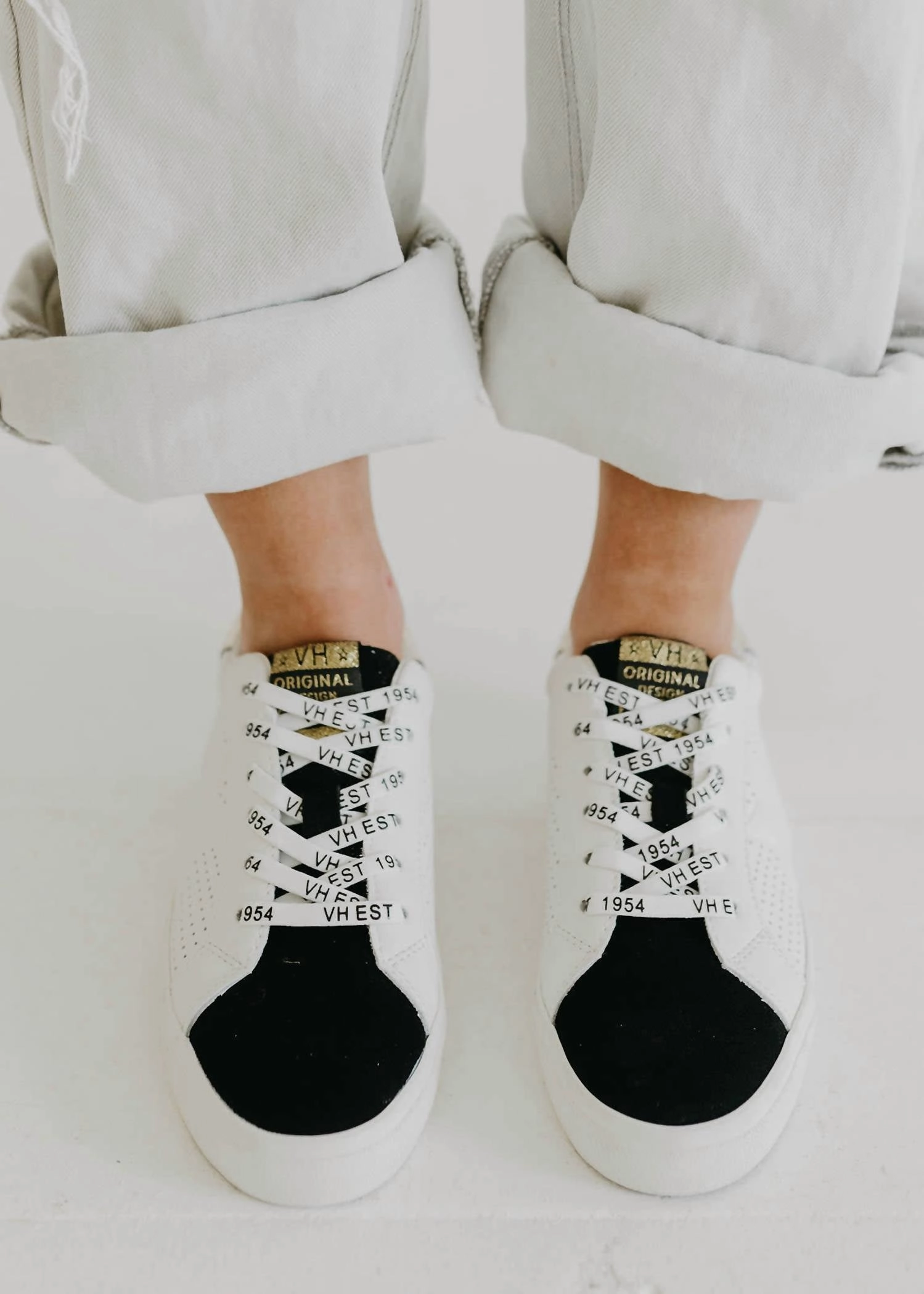 Streetwear Style Quick Boost Khloe Sneaker In Black/white