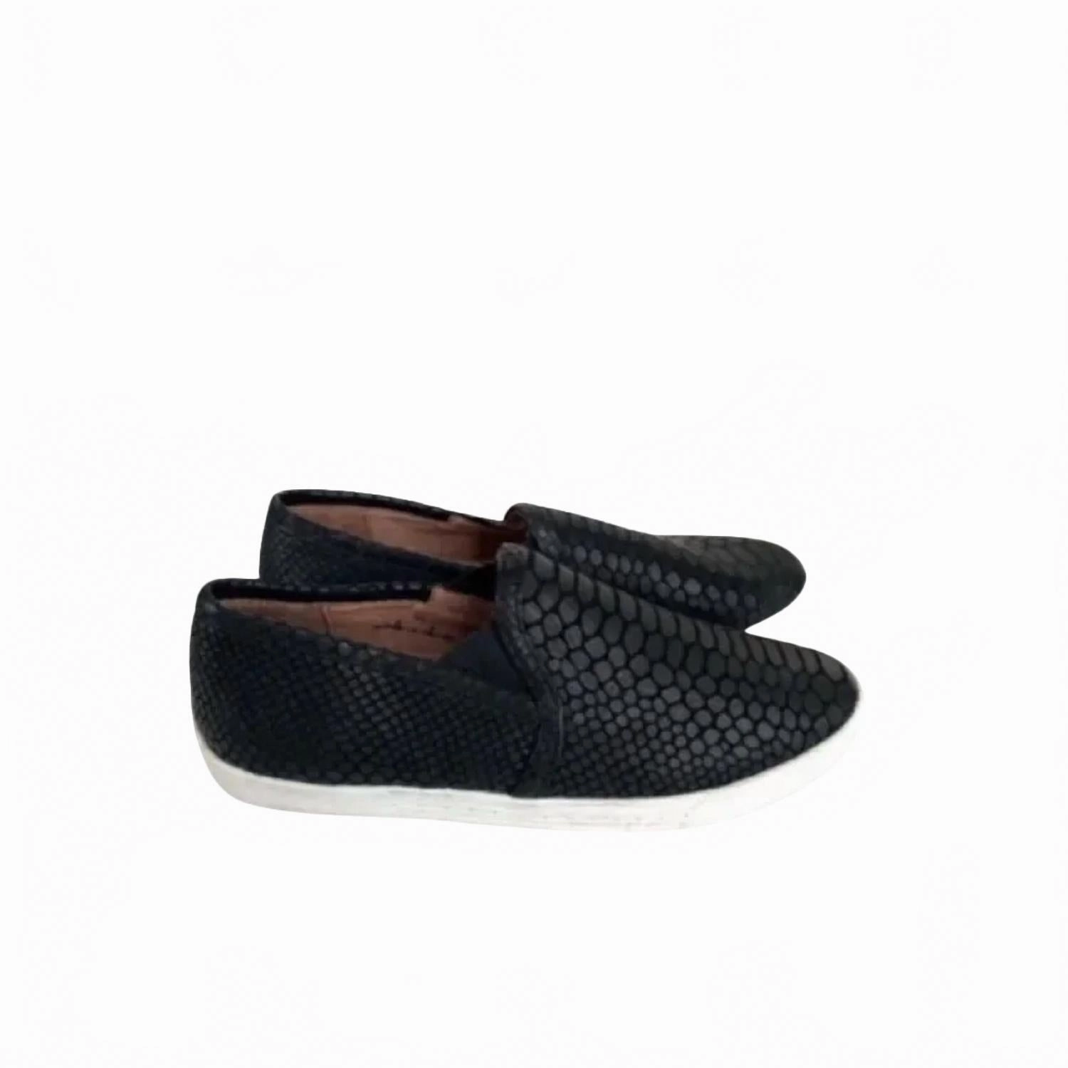 Modern Style Kidmore Slip On Sneaker In Black