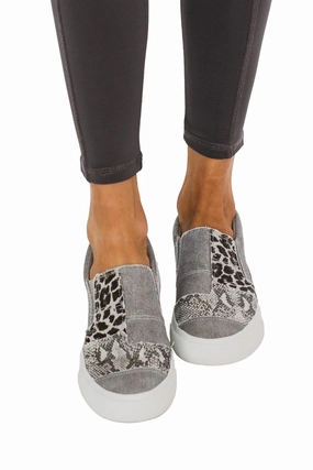 Women's Maddox Sneakers In Smoke Travel Ready Contrasting Colors