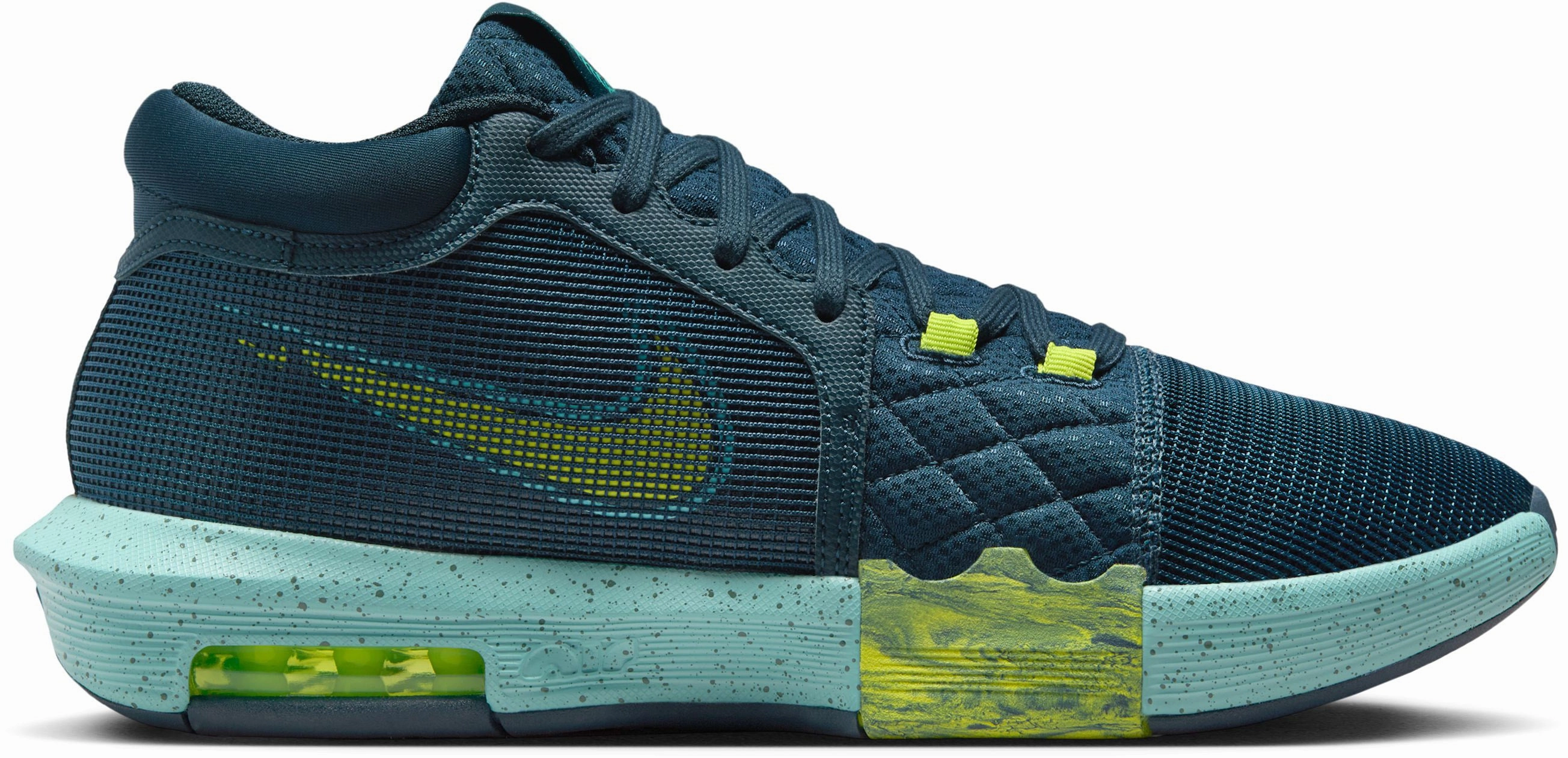 LeBron Witness 8 Men's Basketball Shoes Comfort experience