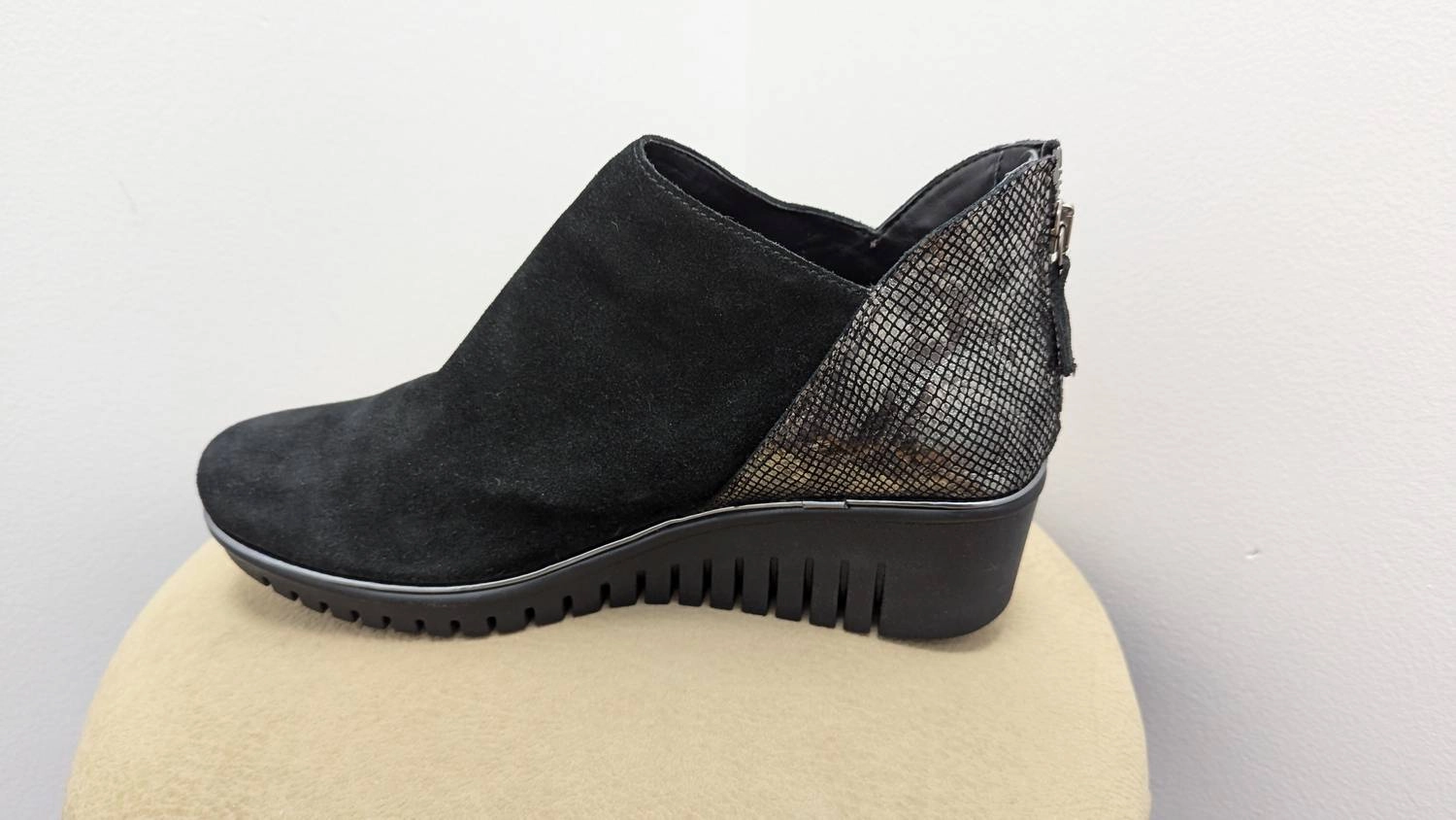 Outdoor Performance Milky Way In Black