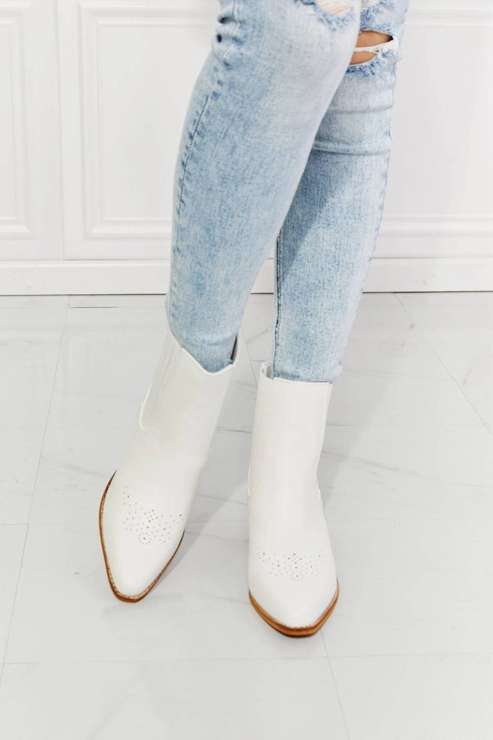 Comfort Ankle Love the Journey  - Stacked Heel Chelsea Boot in White For women