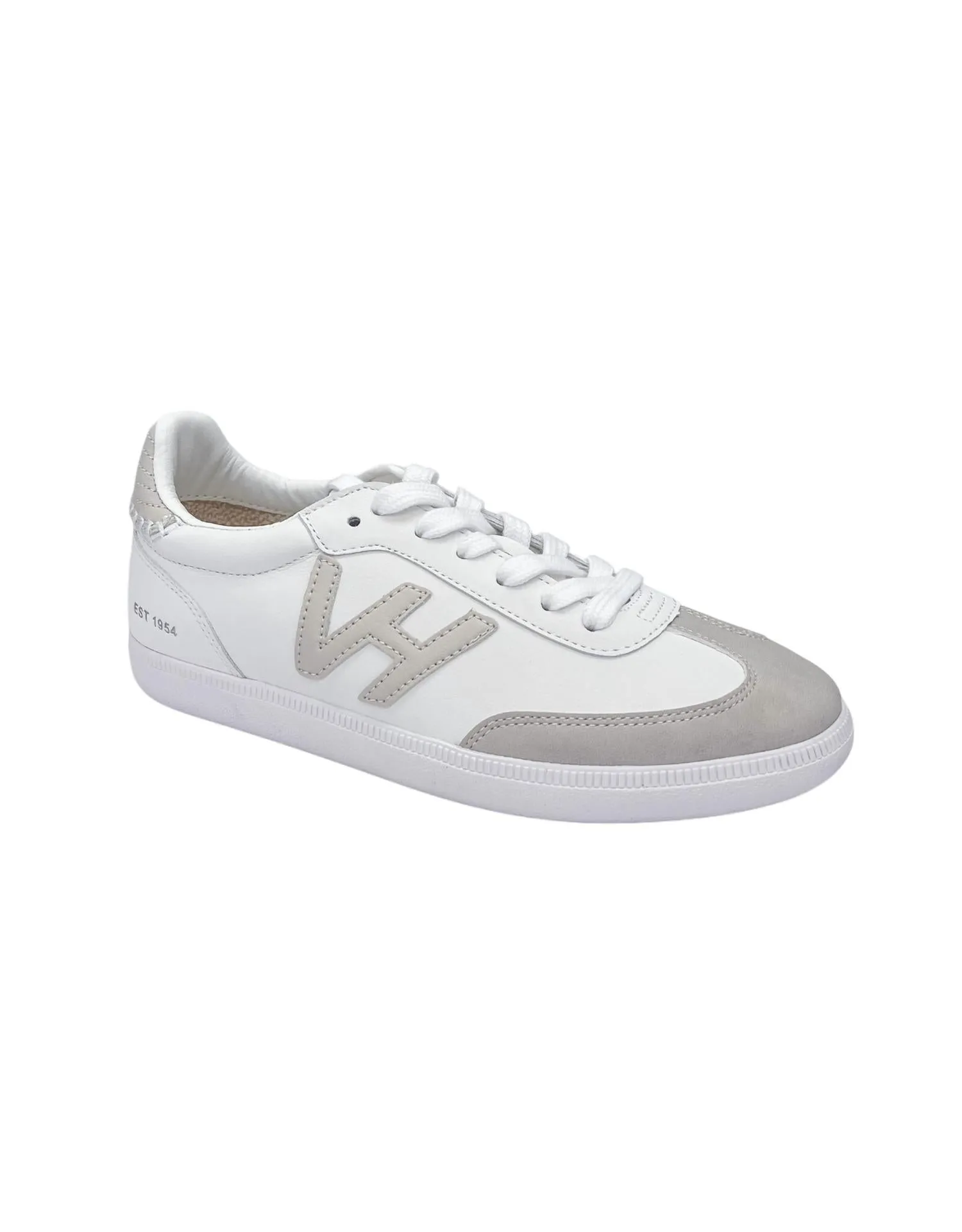 Women's Crisp 3 Sneaker In White/nude Motion Control Frame Classic Control