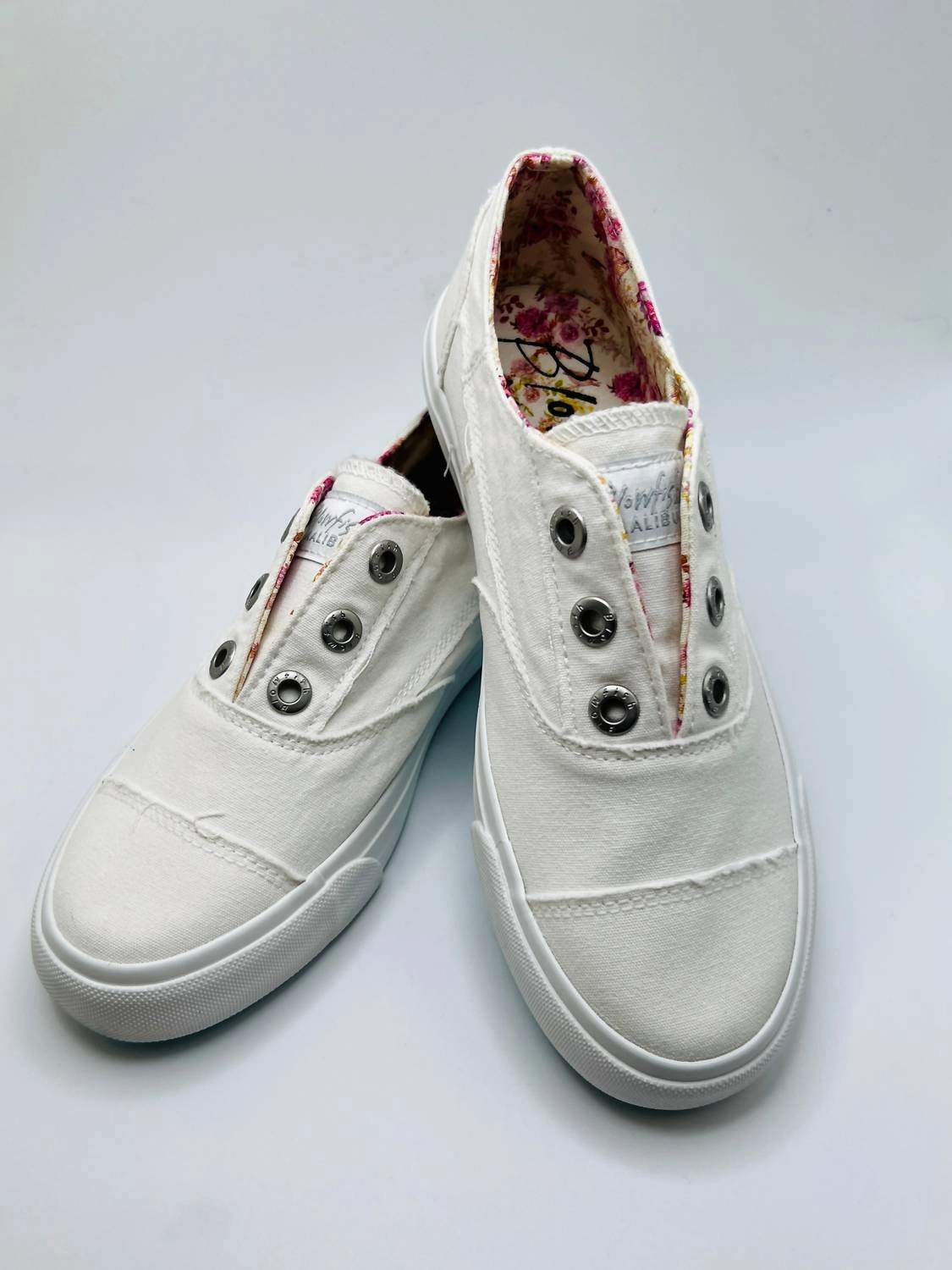 Malia Sneaker In White breathable panels