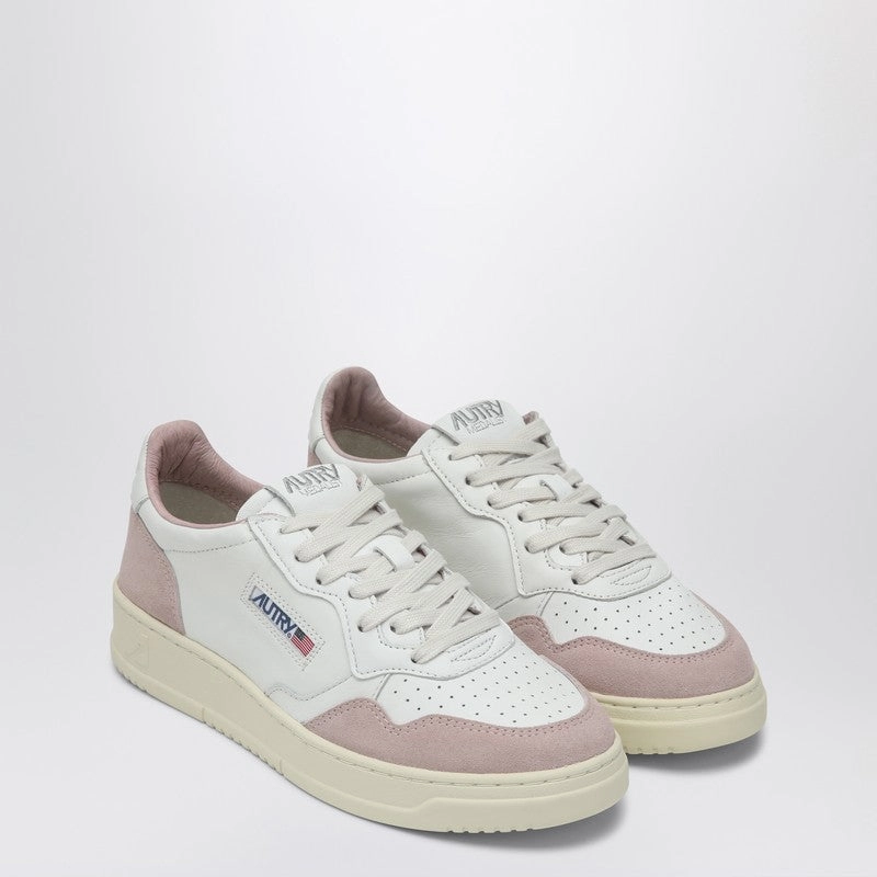 Anti Perspiration Adaptive Flex Notches Autry Women's Medalist Sneakers In /Powder Leather And Suede