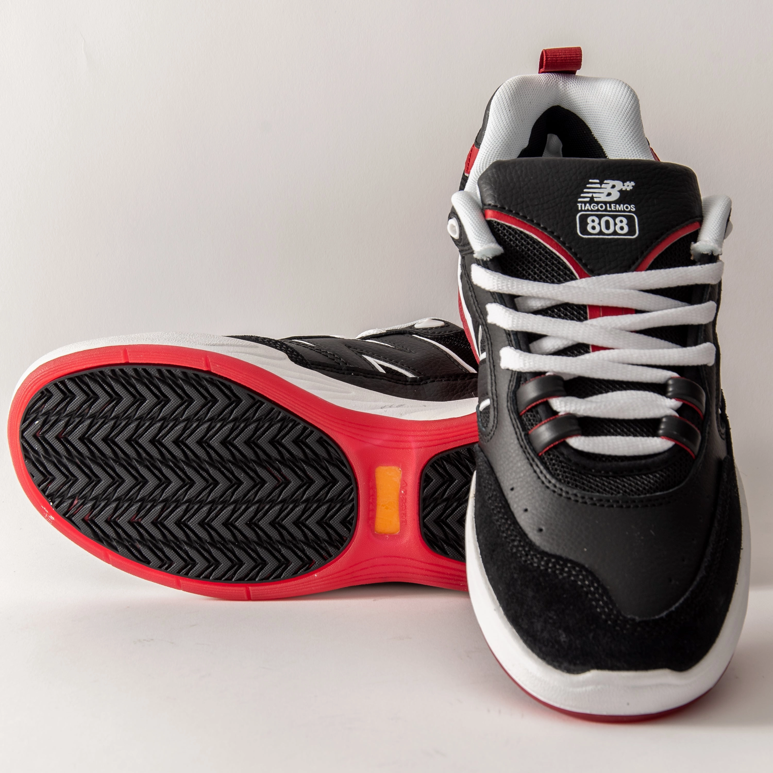 Air Circulation running in flat tracks shoes New Balance - 808 BRD *SALE