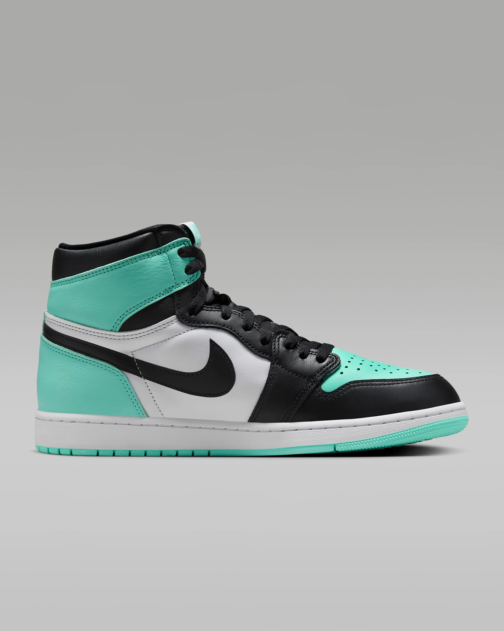 Advanced Foam Technology Nike Men's Air Jordan 1 Retro High OG Shoes - White / Green Glow / Black