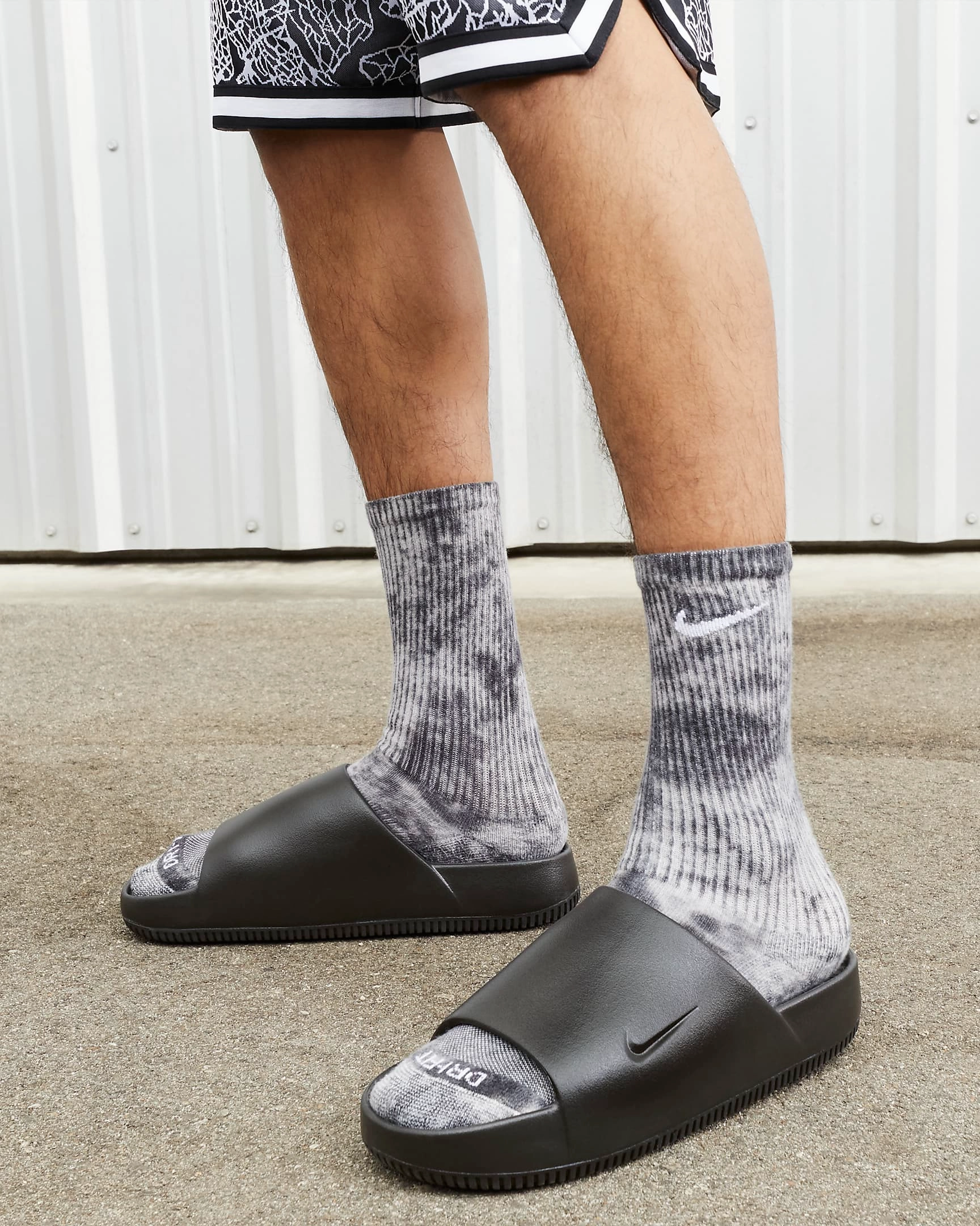 anti - slip - design shoes corporate - run running shoes Nike Men's Calm Slides - Black