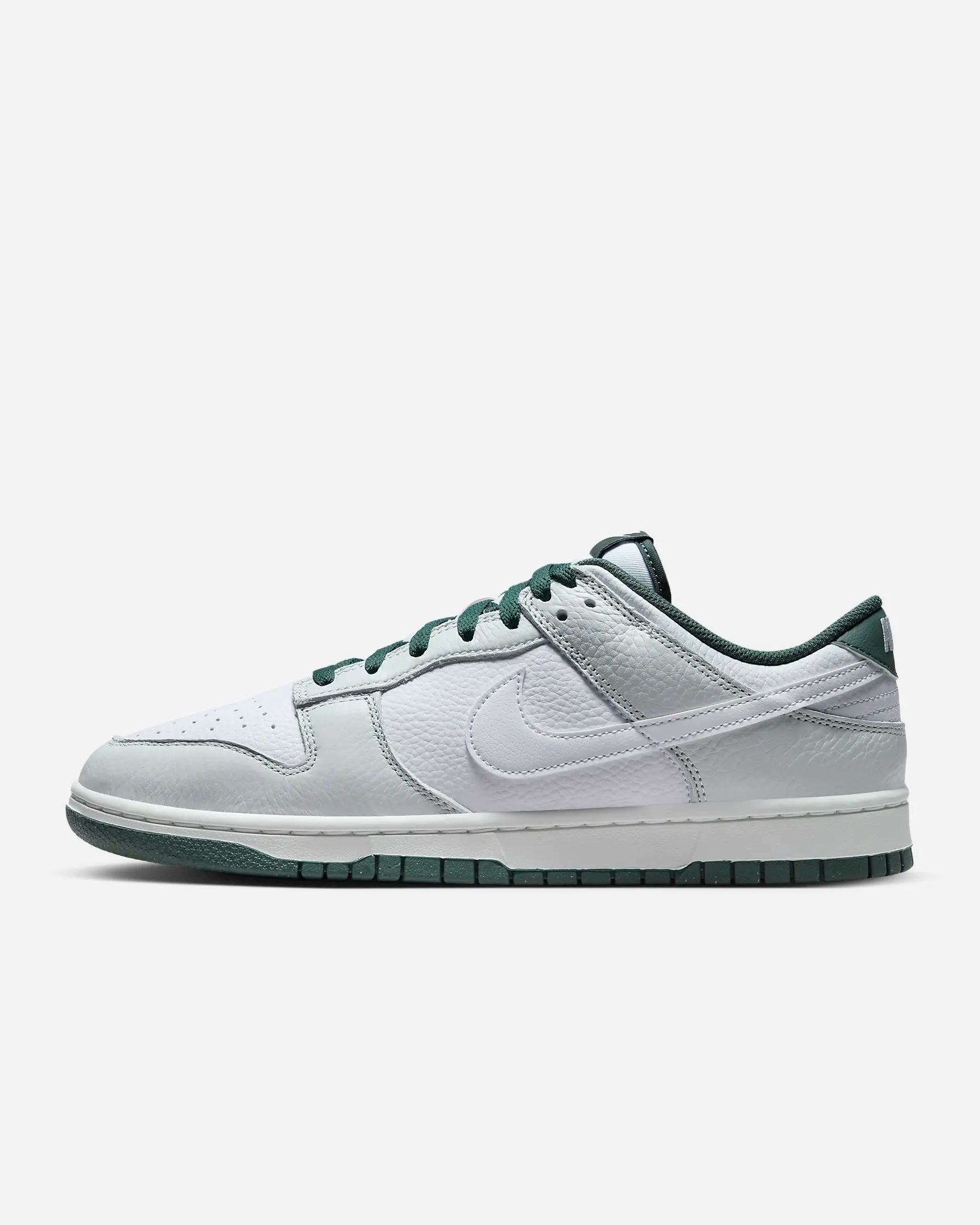 weekday runner shoes Nike Men's Dunk Low Retro SE Shoes - Photon Dust / Vintage Green / Summit White / White