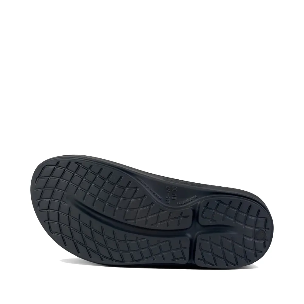 Flexible   outsole OOfos OOahh Luxe Slide Sandal in Frost