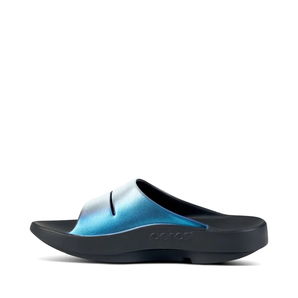 OOfos OOahh Luxe Slide Sandal in Frost Sleek Frame Stay Comfy