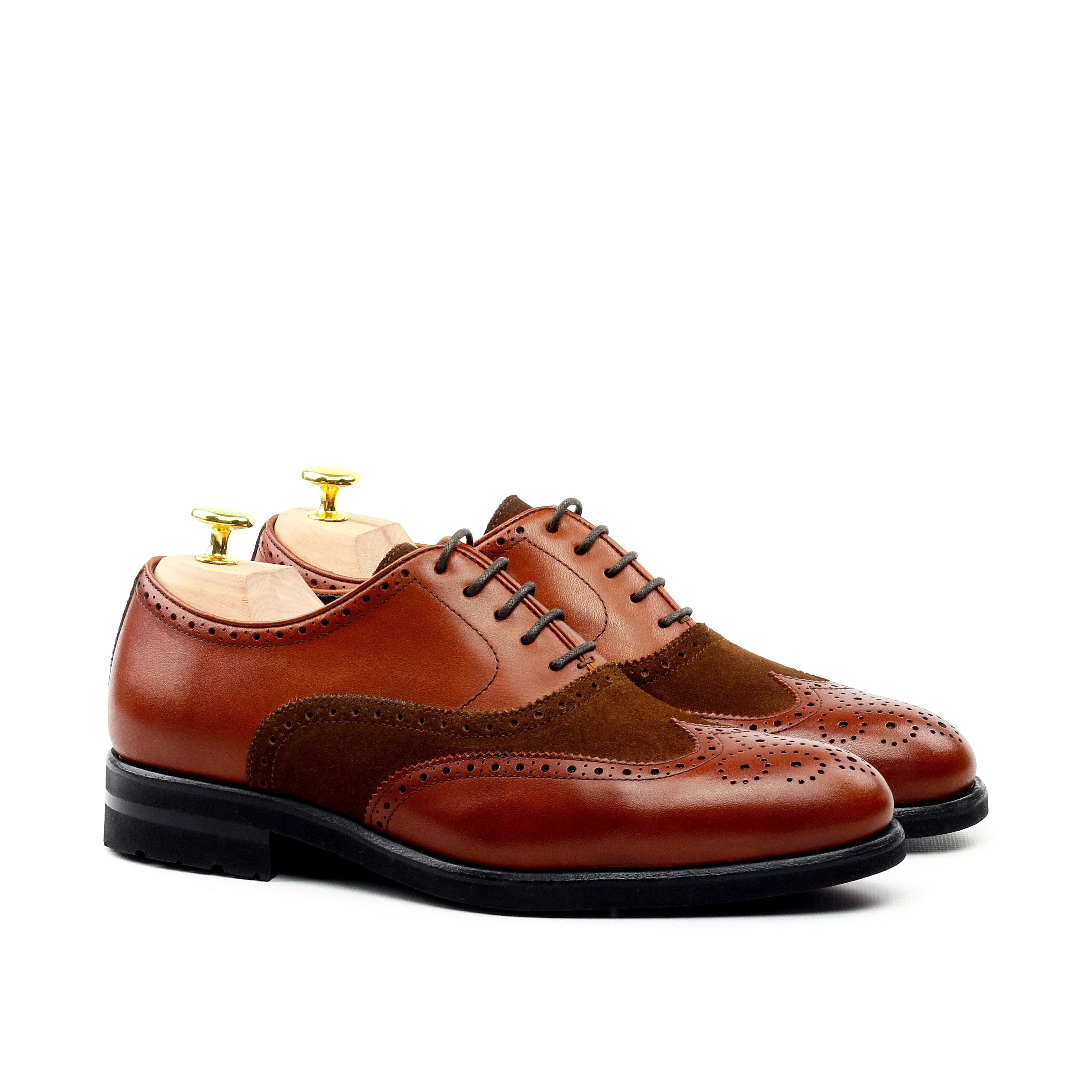Unique Handcrafted Caramel Brown Wingtip Oxford w/ Full Brogue by Le Ruux Sleek Design Urban Lifestyle Dressed Smart
