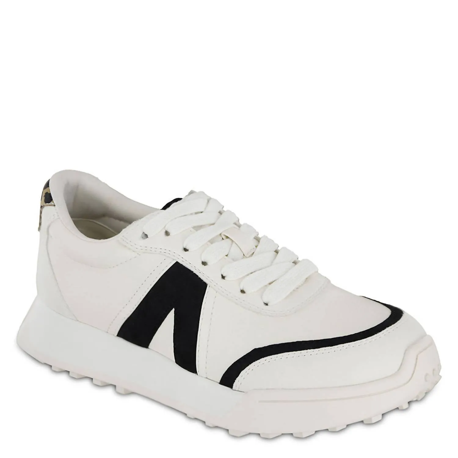 Tailored arch Boosted fit Out On The Town Sneakers In White