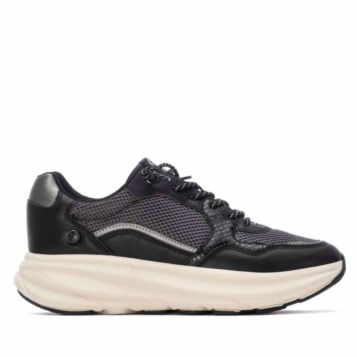 Women's 144686 Round Toe Sneakers In Black Pressure Dispersion Pods