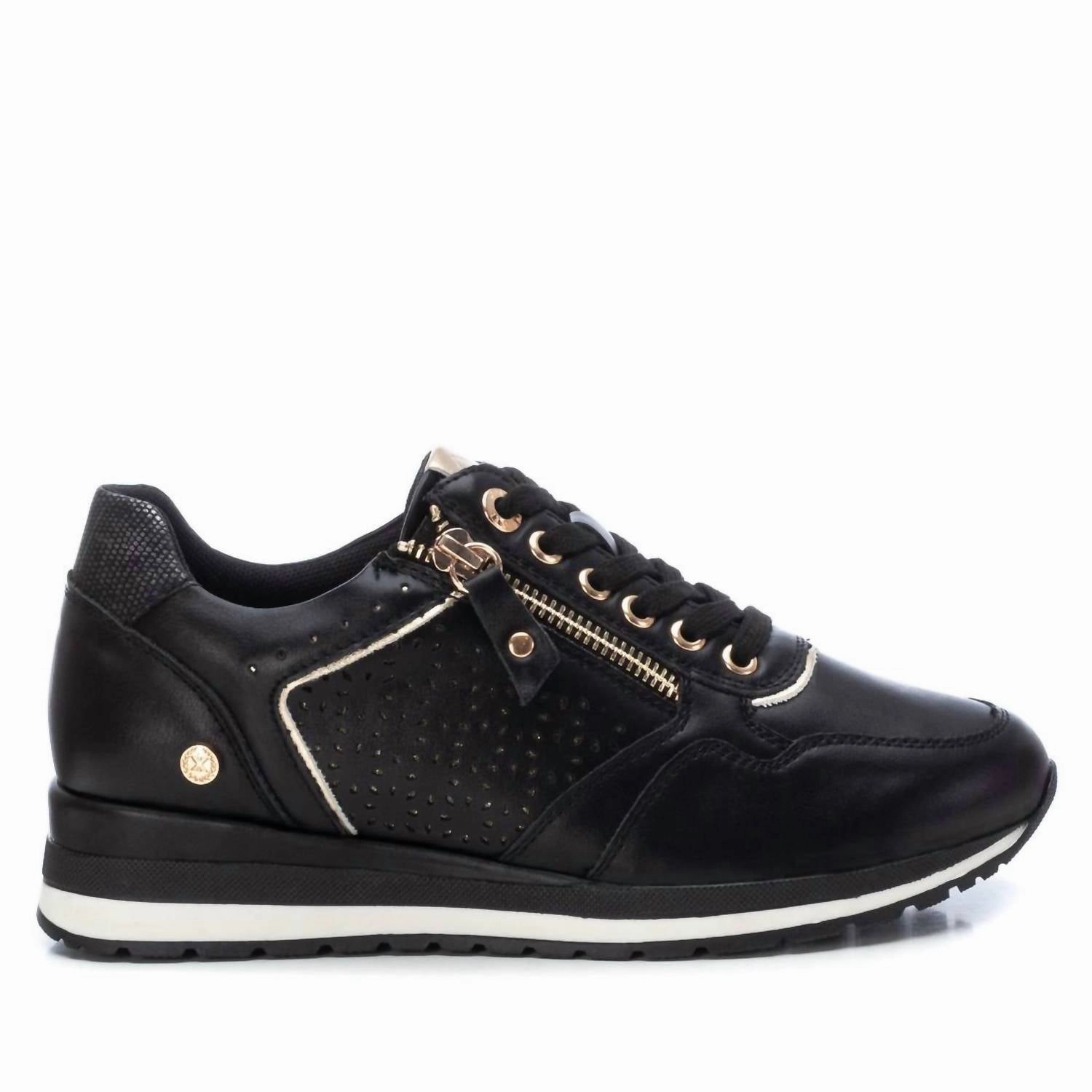 Enhanced Lateral Support Women's Lace-Up Sneakers In Black