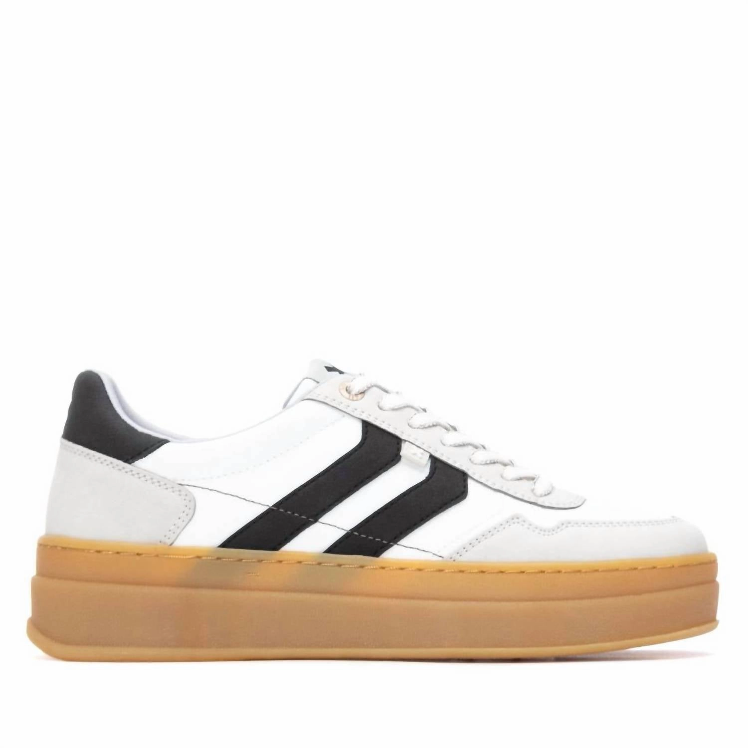 Women's 144630 Round Toe Sneakers In White Impact Support Fresh Design