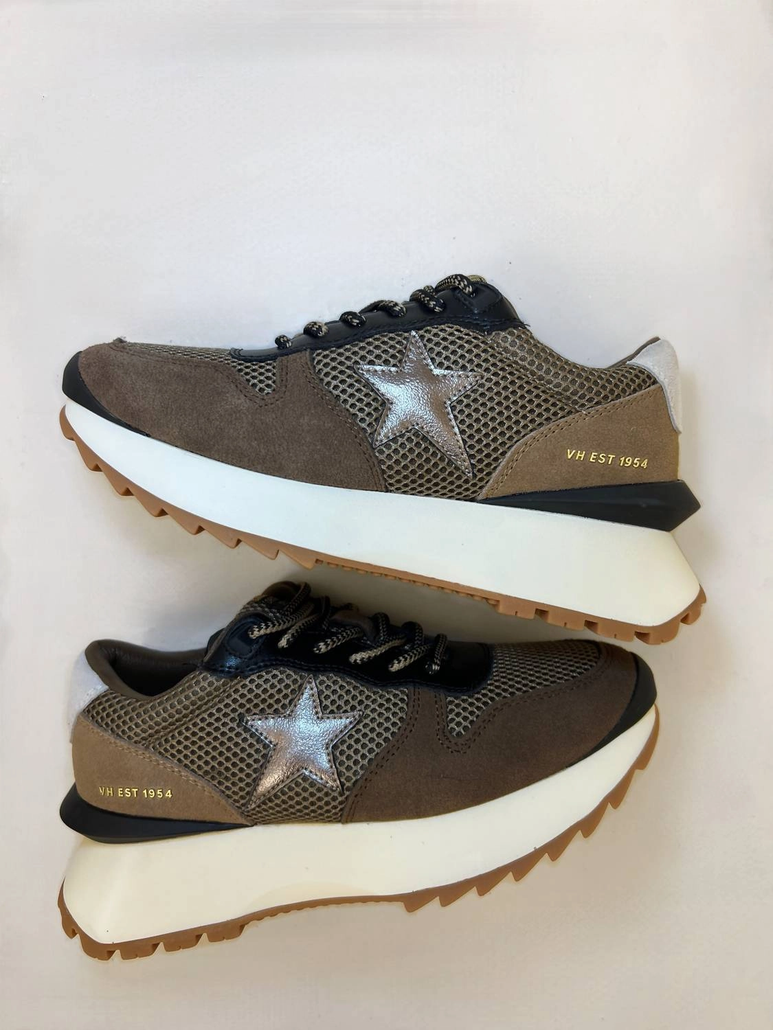 Women's Major 31 Sneakers In Brown Decoupled Heel Construction Aerobic Grip