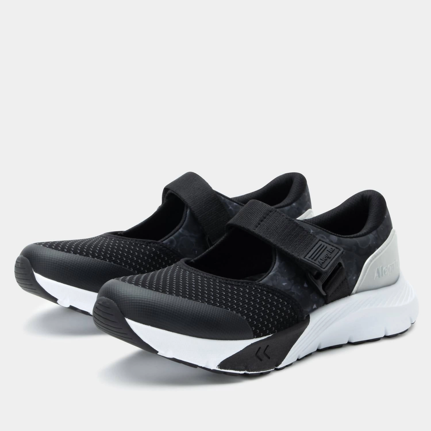 Everyday Flex Women's Atlis Sneakers In Black