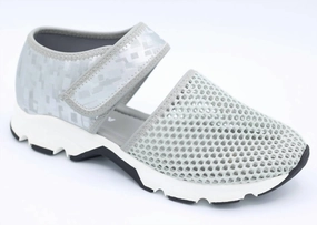Athletic Purpose Lean Motion Women Easy Mesh Sneaker In Grey