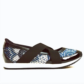 Women's Tuck Walking Shoes In Patent Black / Blue Mesh ventilation channels Hyperlock Heel Counter