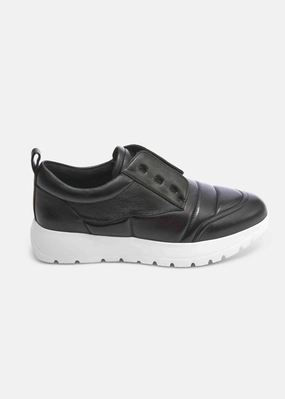 Built-In Lining Chic Tones Women's Qual Platform Sneaker In Black