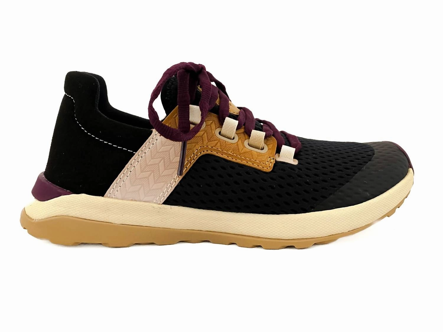 Hexagonal Lug Pattern Lockdown Heel Women's Wailuku Sneaker In Black/black