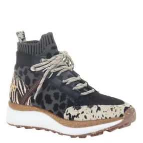 Women's Hybrid In Animal Print High Top Sneakers Lace Design