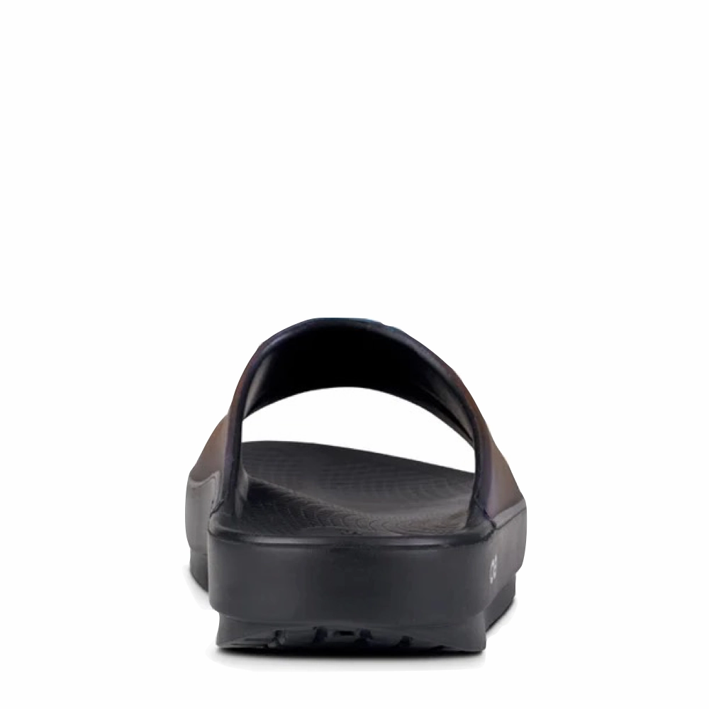 Minimal Comfort OOfos OOahh Luxe Slide Sandal in Midnight Spectre