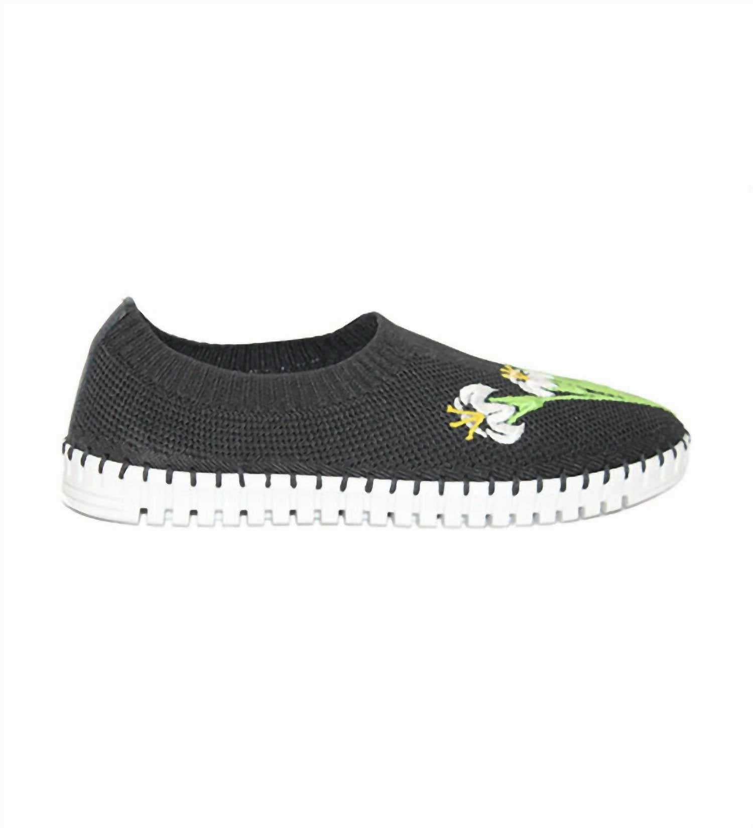 Step By Step Slip-resistant fit Women's Lucy Stretch Sneakers In Black Embroidered