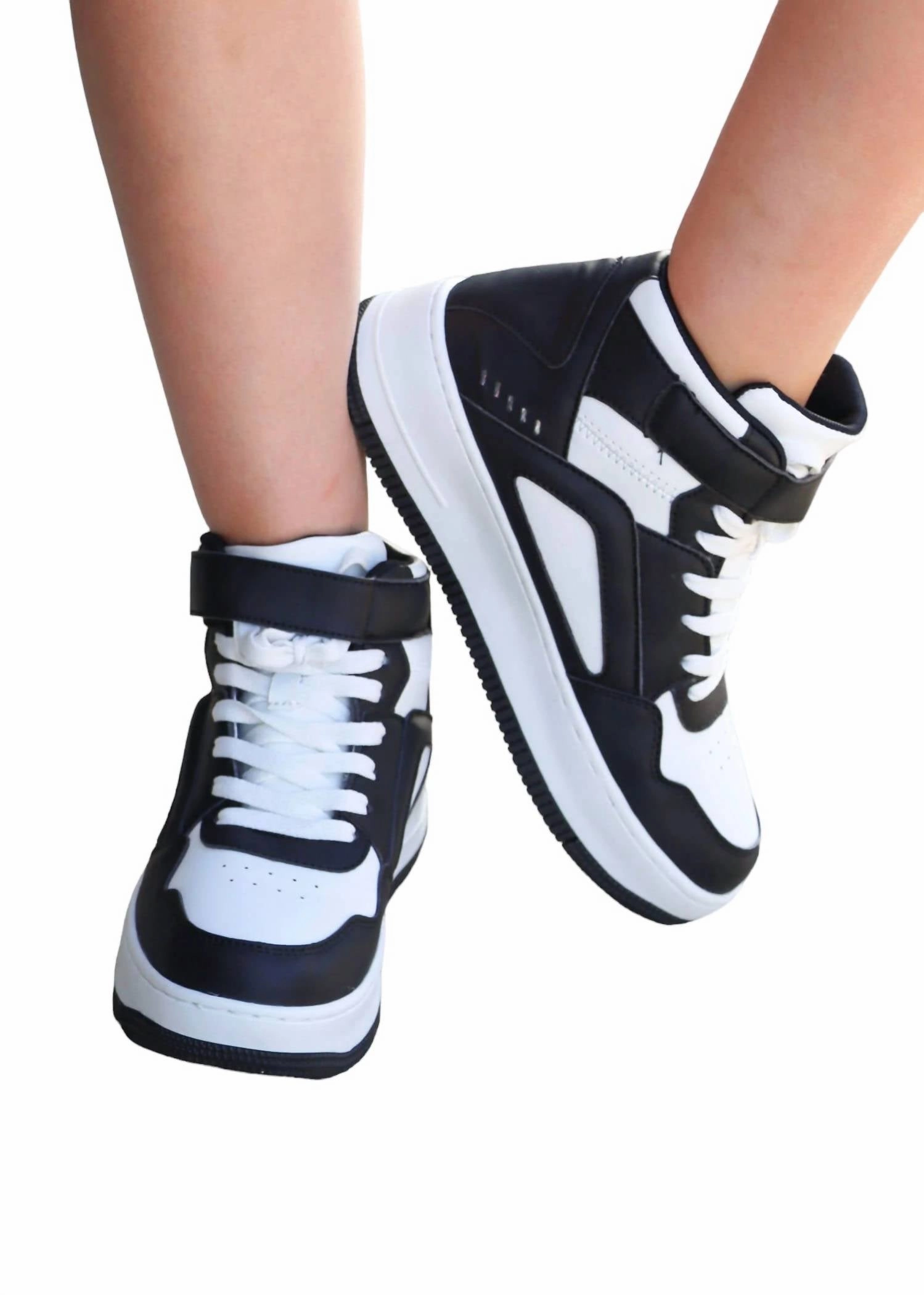 Women's Sneakers In White/black Stylish performance
